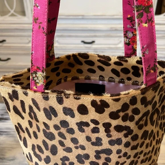 ♥️SOLD♥️🍀💁🏻♀️Dolce & Gabbana Leopard Pony Hair Tote🍀💁🏻♀️ - Picture 4 of 17